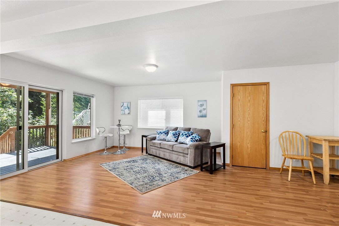 3313 Southeast 7th Street Renton, WA 98058 - Photo 5 of 29