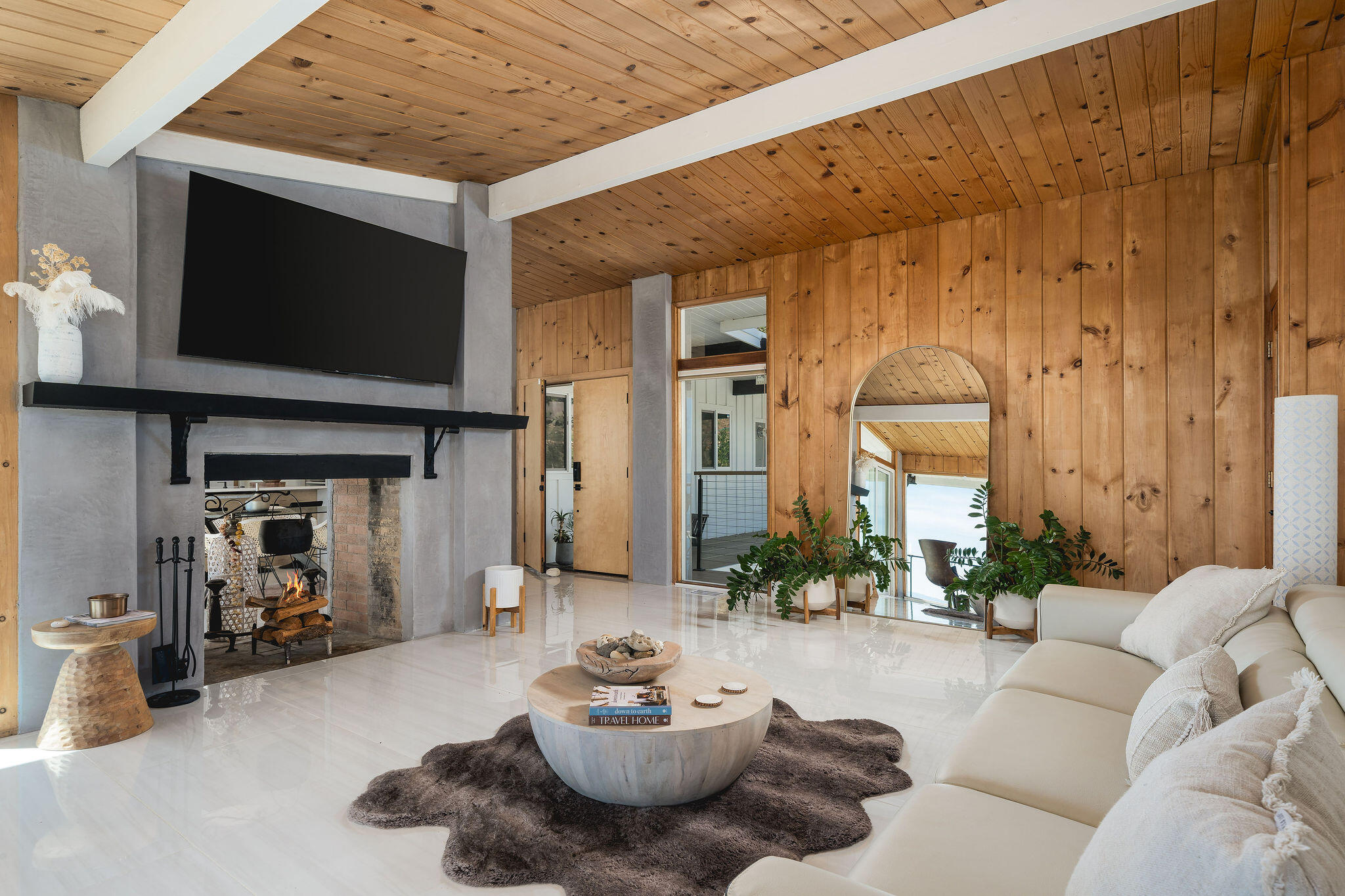 4825 Rim Road Santa Barbara, CA 93105 - Photo 9 of 36 Living room looking towards entry