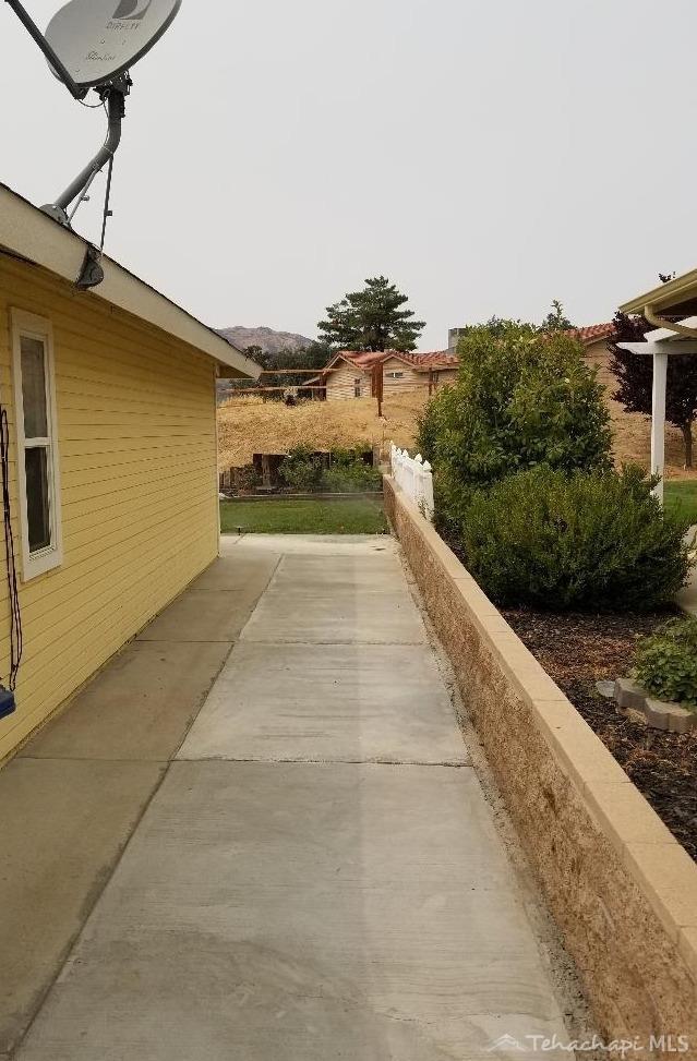 19921 Meadows Road Tehachapi, CA 93561 - Photo 7 of 10 Gallery Image 7