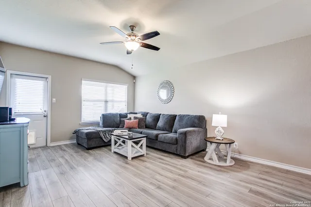 $1,900 | 607 Fly Catcher, San Antonio, TX 78253