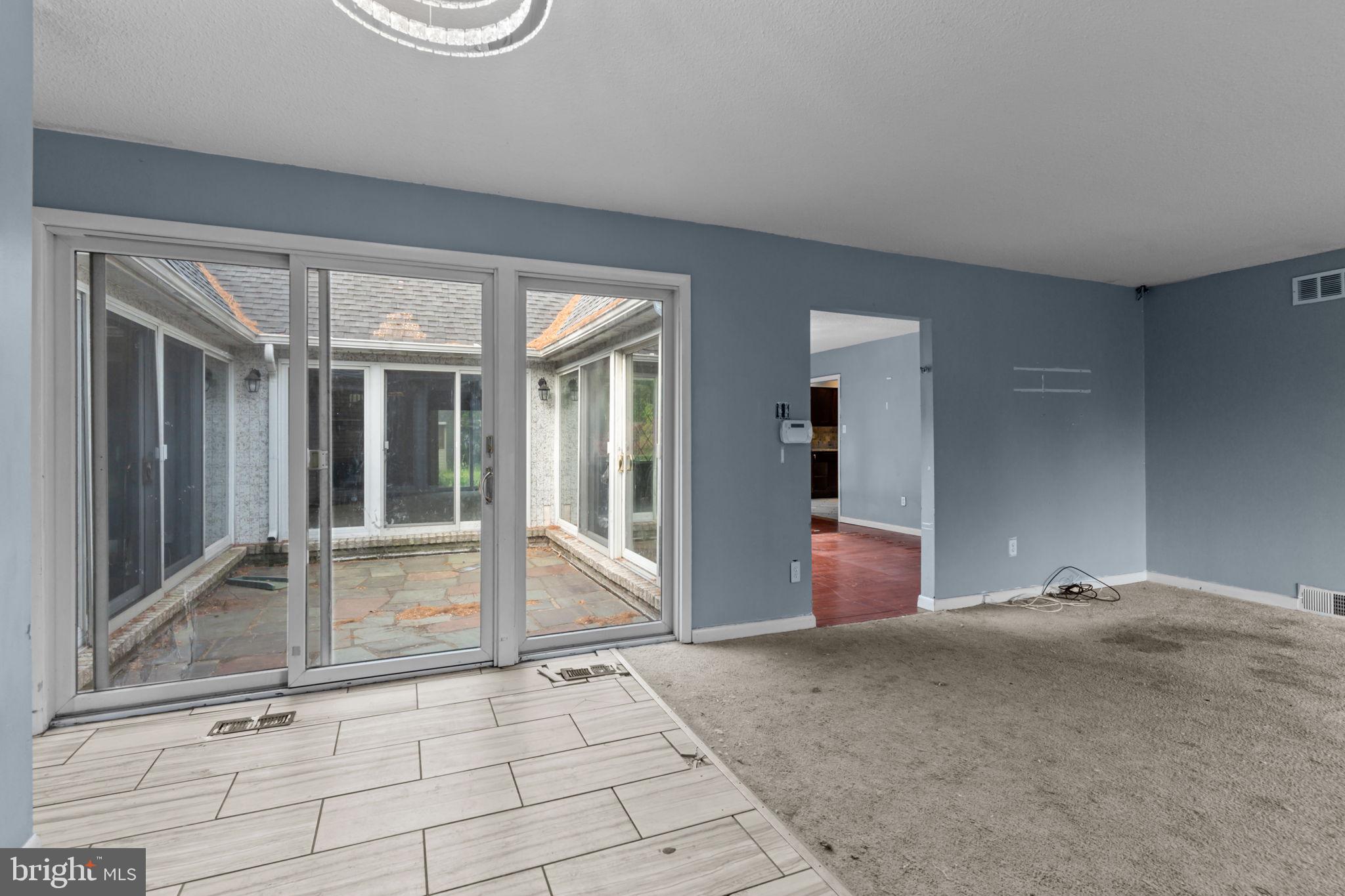 612 Davis Road Cheltenham, PA 19012 - Photo 4 of 37