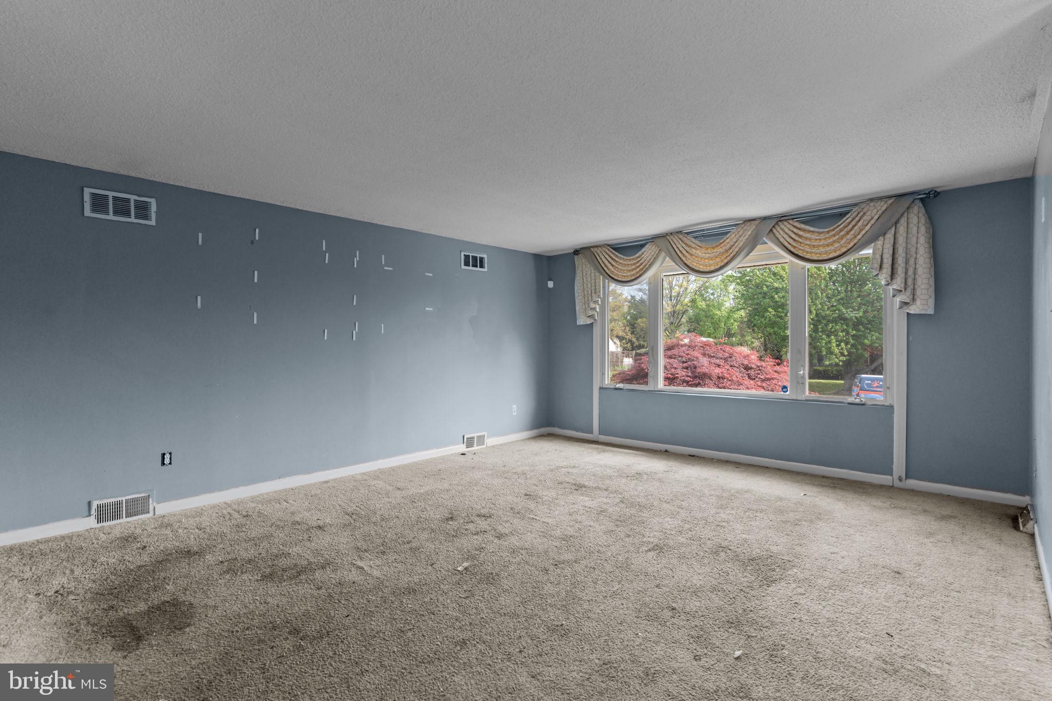 612 Davis Road Cheltenham, PA 19012 - Photo 5 of 37