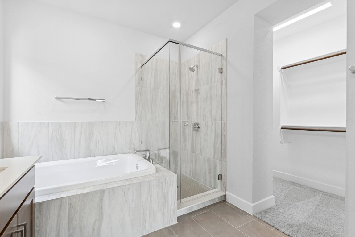 829 Nadal Path Round Rock, TX 78664 - Photo 17 of 37 Owner's Bathroom