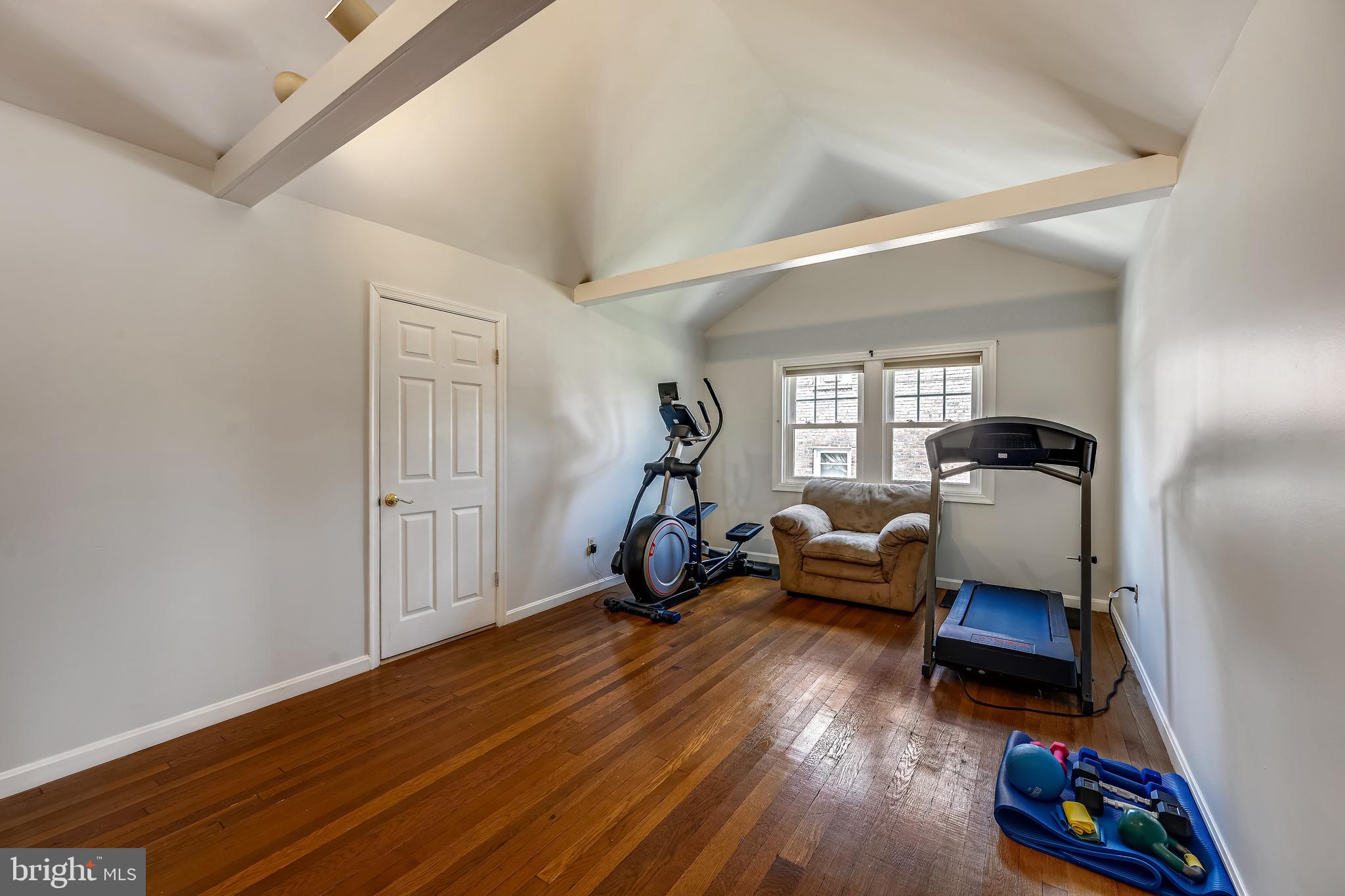 736 Braeside Road Baltimore, MD 21229 - Photo 20 of 29 2nd floor sitting room/sitting room /bonus room