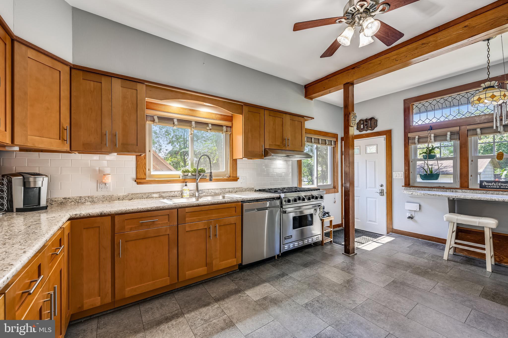 736 Braeside Road Baltimore, MD 21229 - Photo 6 of 29 Breakfast bar overlooking the private yard