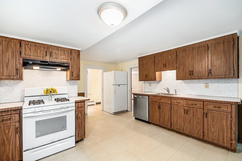 349 Grapevine Road Wenham, MA 01984 - Photo 12 of 32 Gallery Image 12