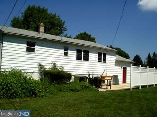 333 Shakespeare Drive Sinking Spring, PA 19608 - Photo 3 of 5 Gallery Image 3