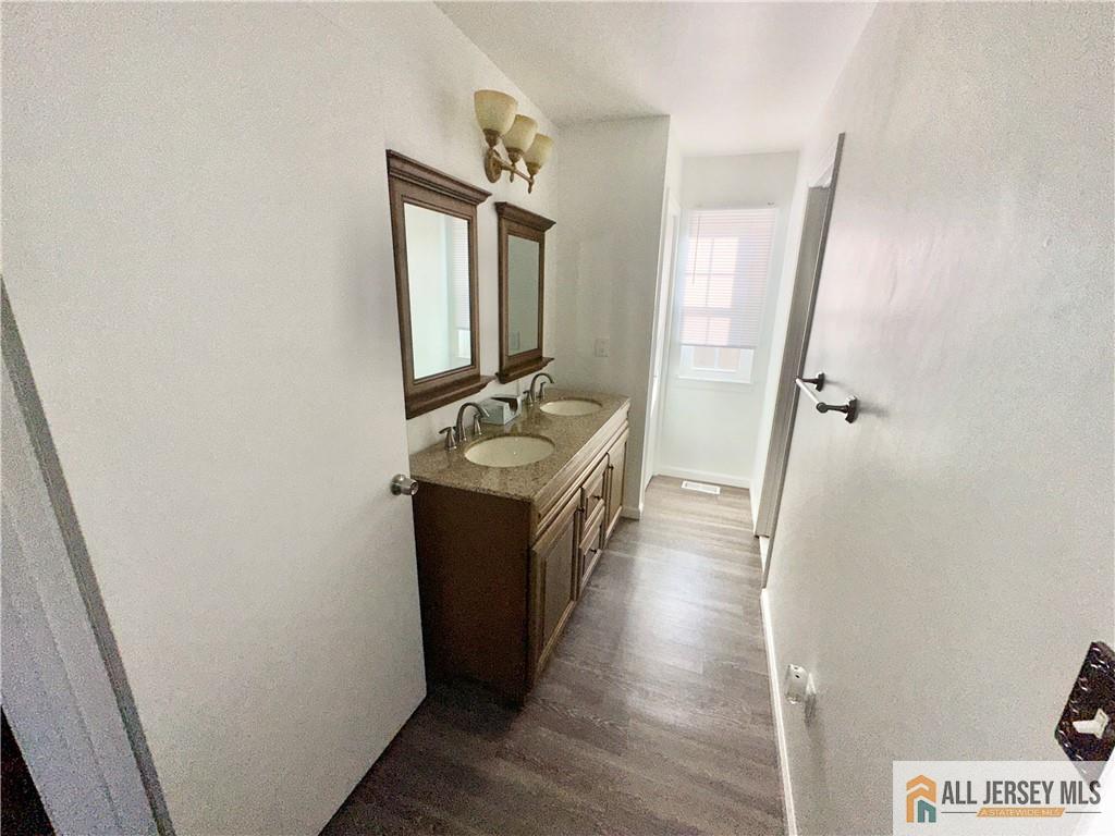 4 Renaissance Lane New Brunswick, NJ 08901 - Photo 7 of 26 Gallery Image 7
