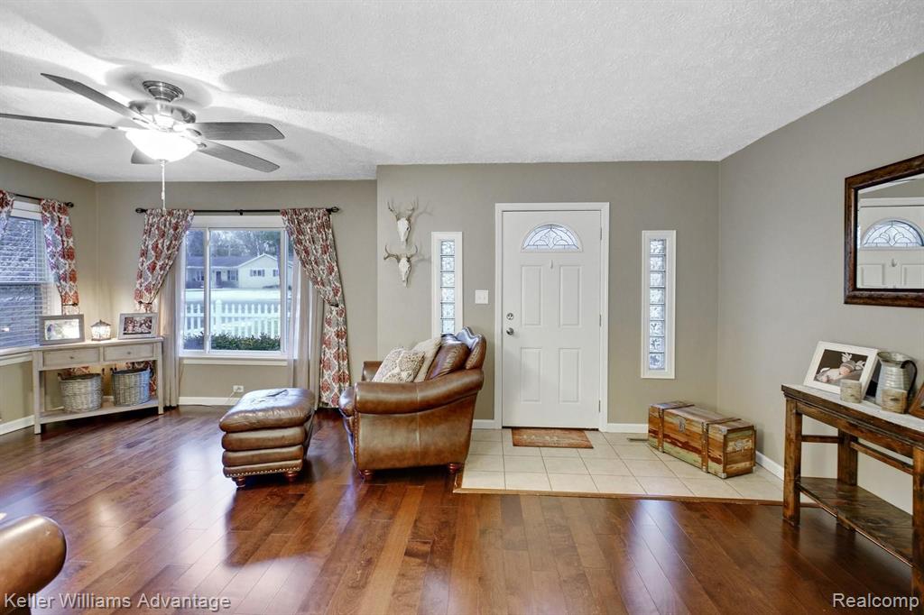 2910 Norton Road Howell, MI 48843 - Photo 3 of 19