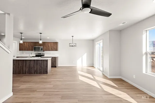 $379,990 | 401 Reindeer Avenue, Horseshoe Bend, ID 83629