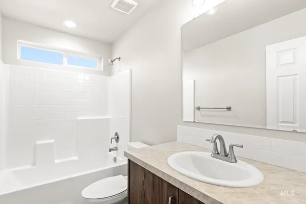 $379,990 | 401 Reindeer Avenue, Horseshoe Bend, ID 83629