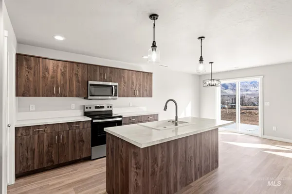 $379,990 | 401 Reindeer Avenue, Horseshoe Bend, ID 83629