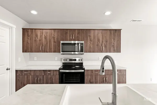 $379,990 | 401 Reindeer Avenue, Horseshoe Bend, ID 83629