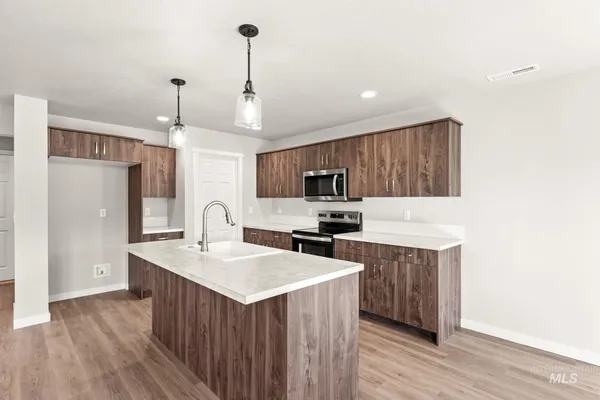 $379,990 | 401 Reindeer Avenue, Horseshoe Bend, ID 83629