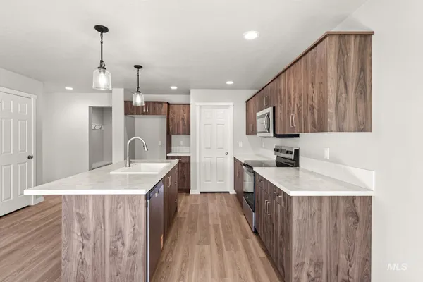 $379,990 | 401 Reindeer Avenue, Horseshoe Bend, ID 83629