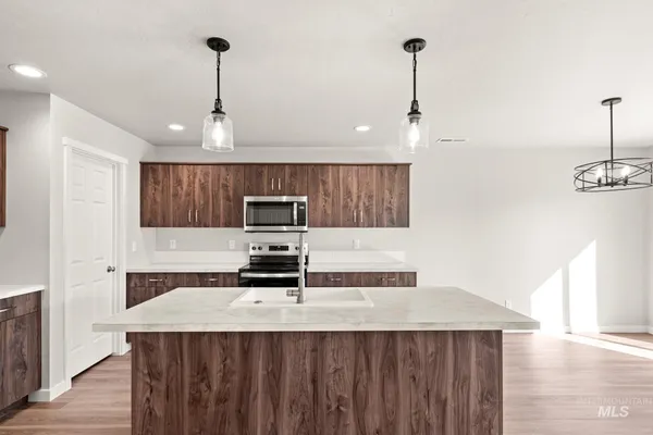 $379,990 | 401 Reindeer Avenue, Horseshoe Bend, ID 83629