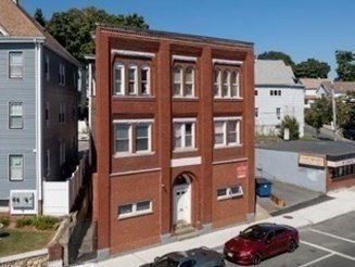 176 Ferry Street, Unit 3L Everett, MA 02149 - Photo 10 of 13 a front view of a house with a garden