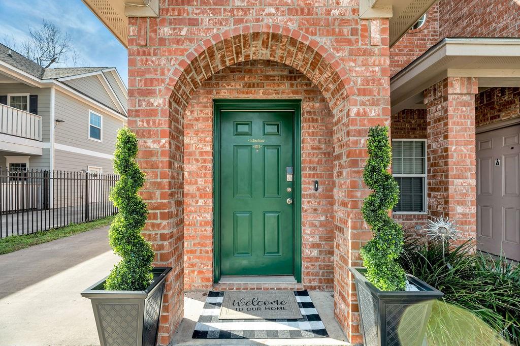 1903 South 11th Street, Unit A & B Waco, TX 76706 - Photo 22 of 40 Entry to Unit B