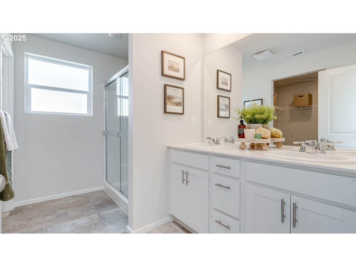 2985 T Street Springfield, OR 97477 - Photo 26 of 32 a bathroom with a sink double vanity