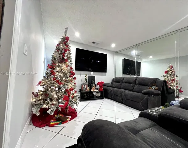 $2,750 | 1430 West 42nd Street, Hialeah, FL 33012