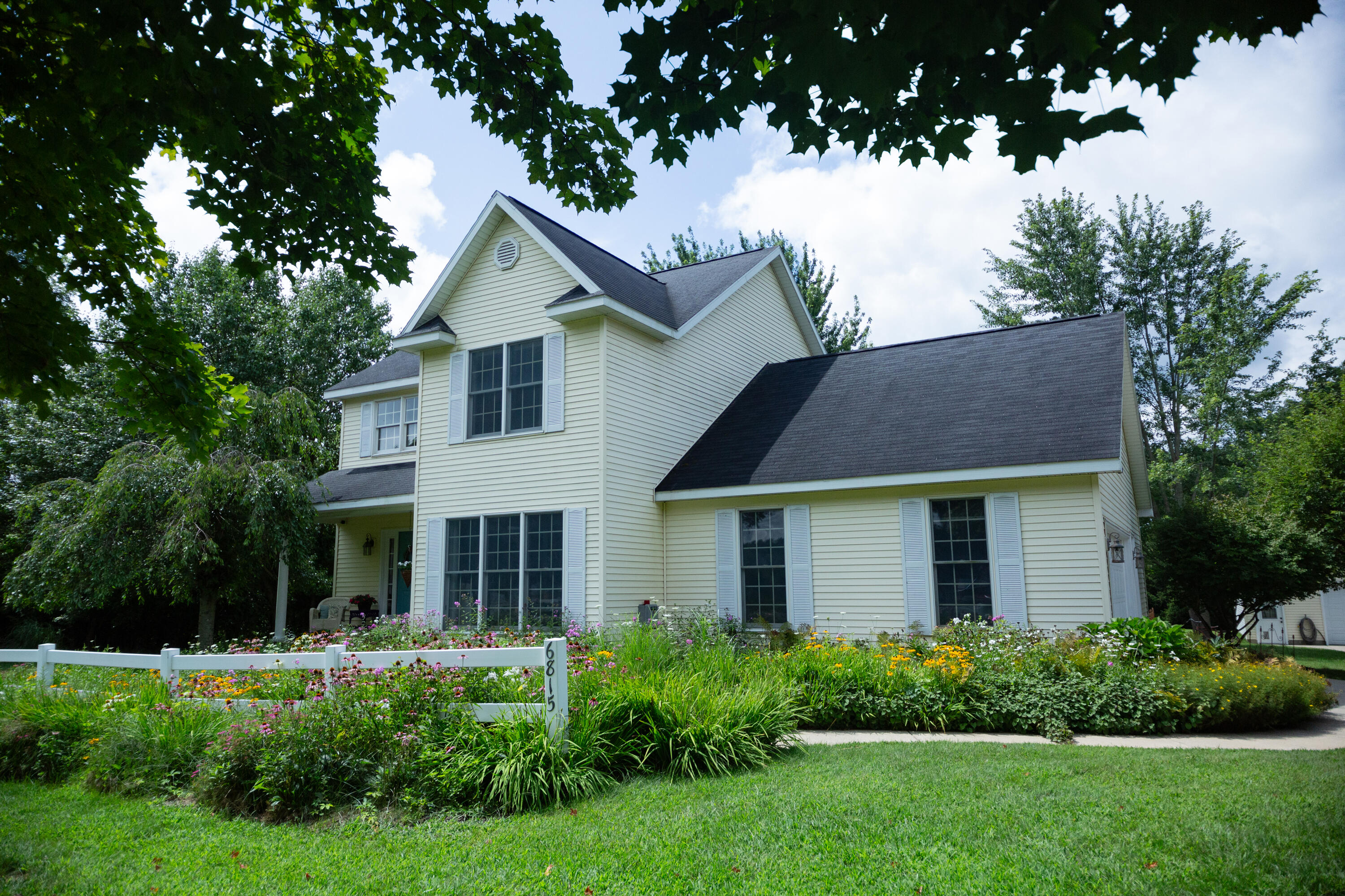 6815 Napoleon Road Jackson, MI 49201 - Photo 2 of 59 JacksonHouse-25
