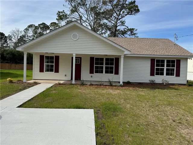$167,000 | 76 Ervin Street, Nahunta, GA 31553