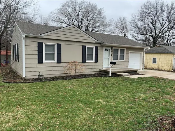 $215,000 | 401 Southwest Madison Street, Lee's Summit, MO 64063