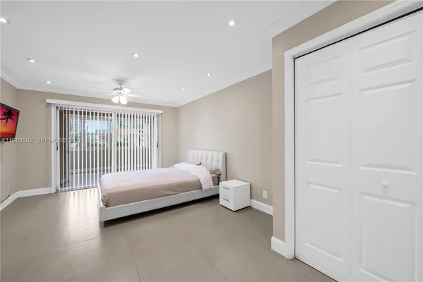 $1,850 | 329 Southeast 3rd Street, Unit 103S, Hallandale Beach, FL 33009