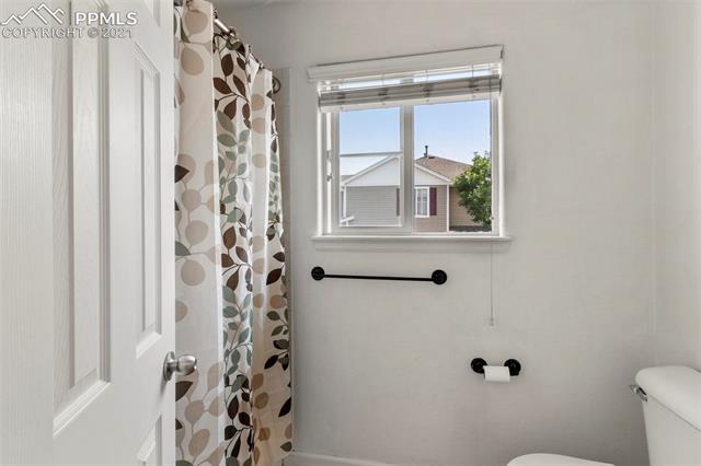 3992 Diamond Ridge View Colorado Springs, CO 80918 - Photo 15 of 31 Master Bath