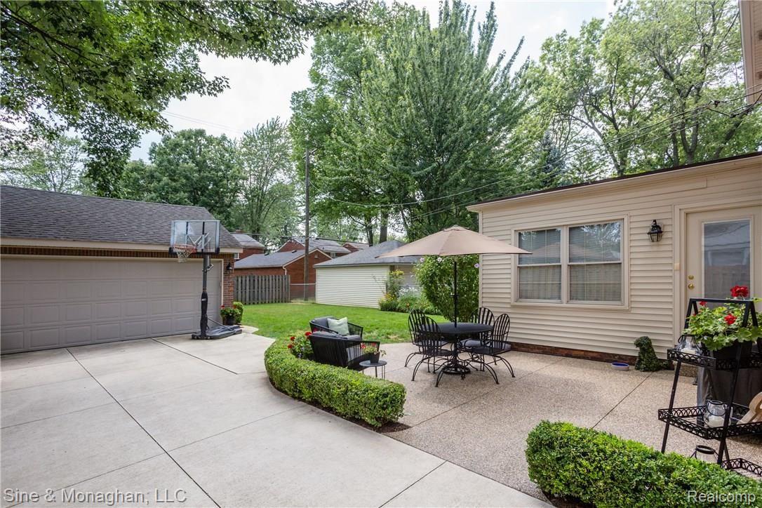 1691 Severn Road Grosse Pointe, MI 48236 - Photo 4 of 41 6.jpg
