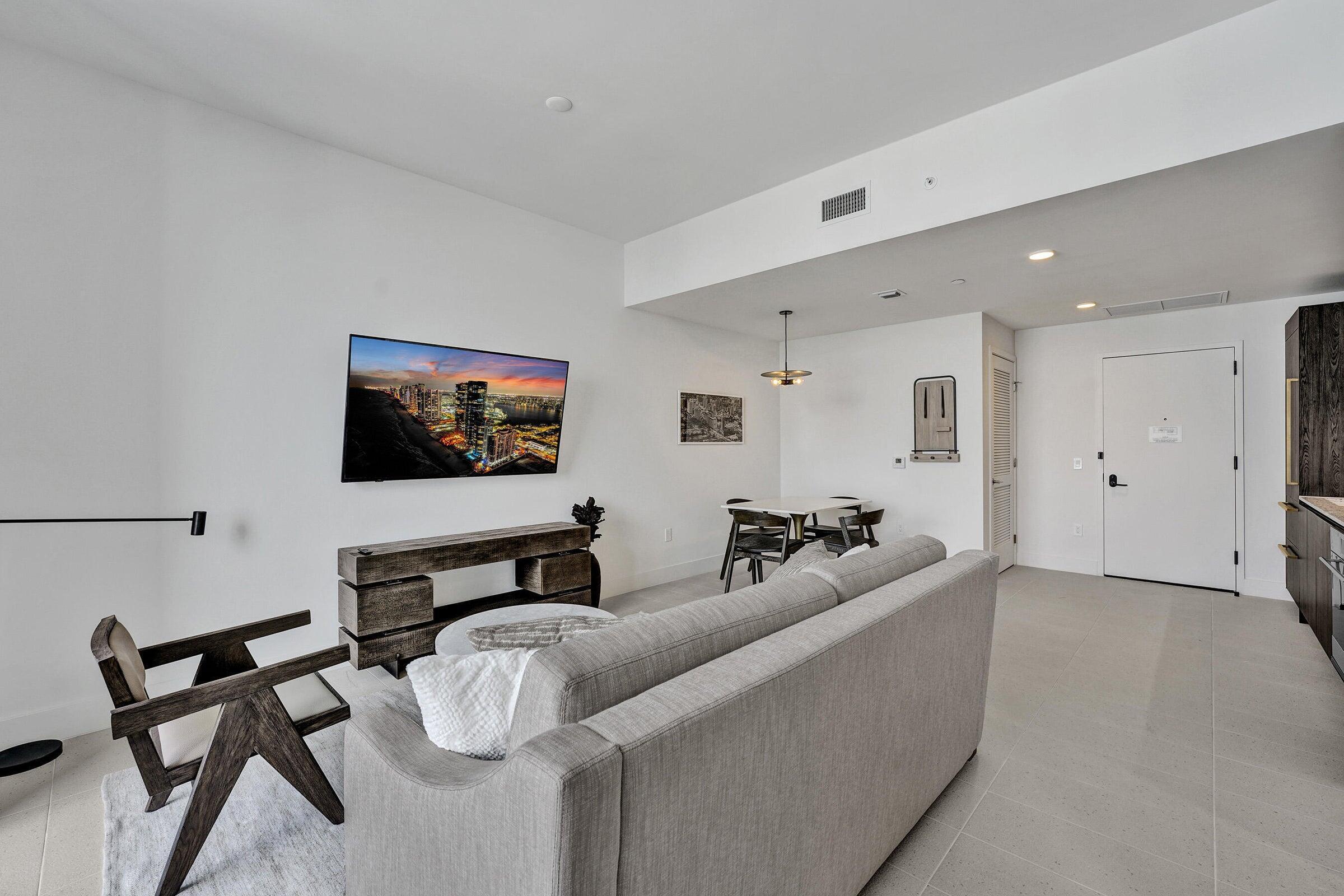 159 Northeast 6th Street, Unit 4813 Miami, FL 33132 - Photo 4 of 34 20240920143533908652000000-o
