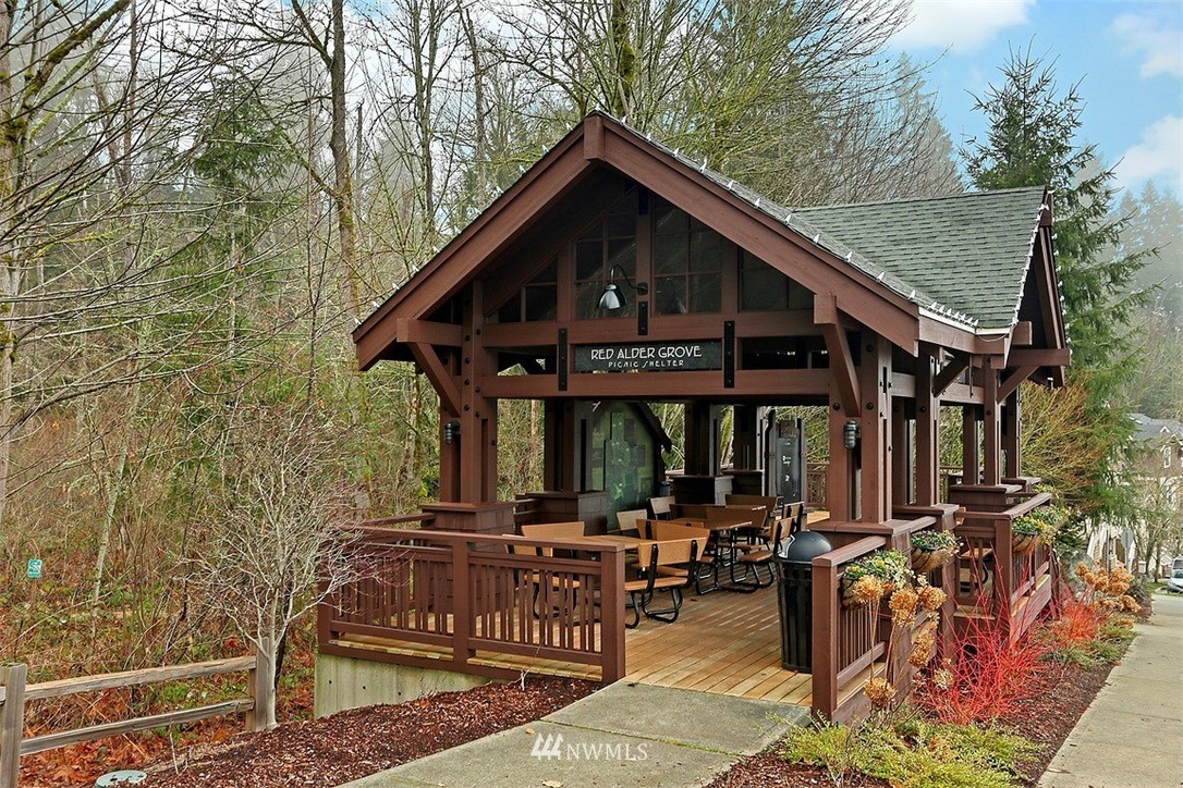 145 Cougar Ridge Road Northwest, Unit 1204 Issaquah, WA 98027 - Photo 21 of 21 a view of sitting area with large trees