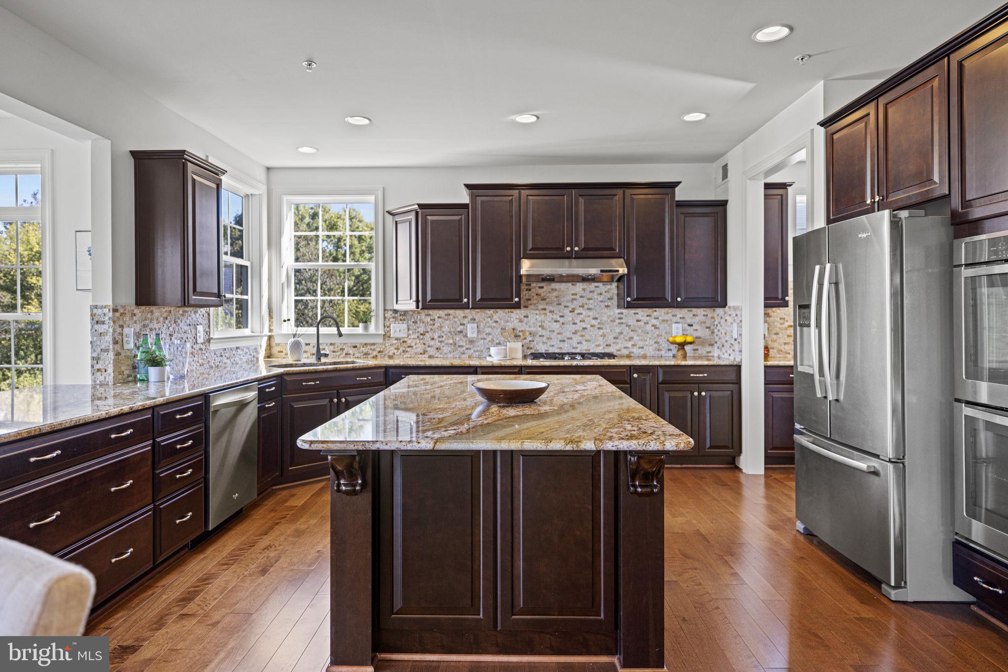 18006 Bliss Drive Poolesville, MD 20837 - Photo 19 of 62 Chef's Kitchen