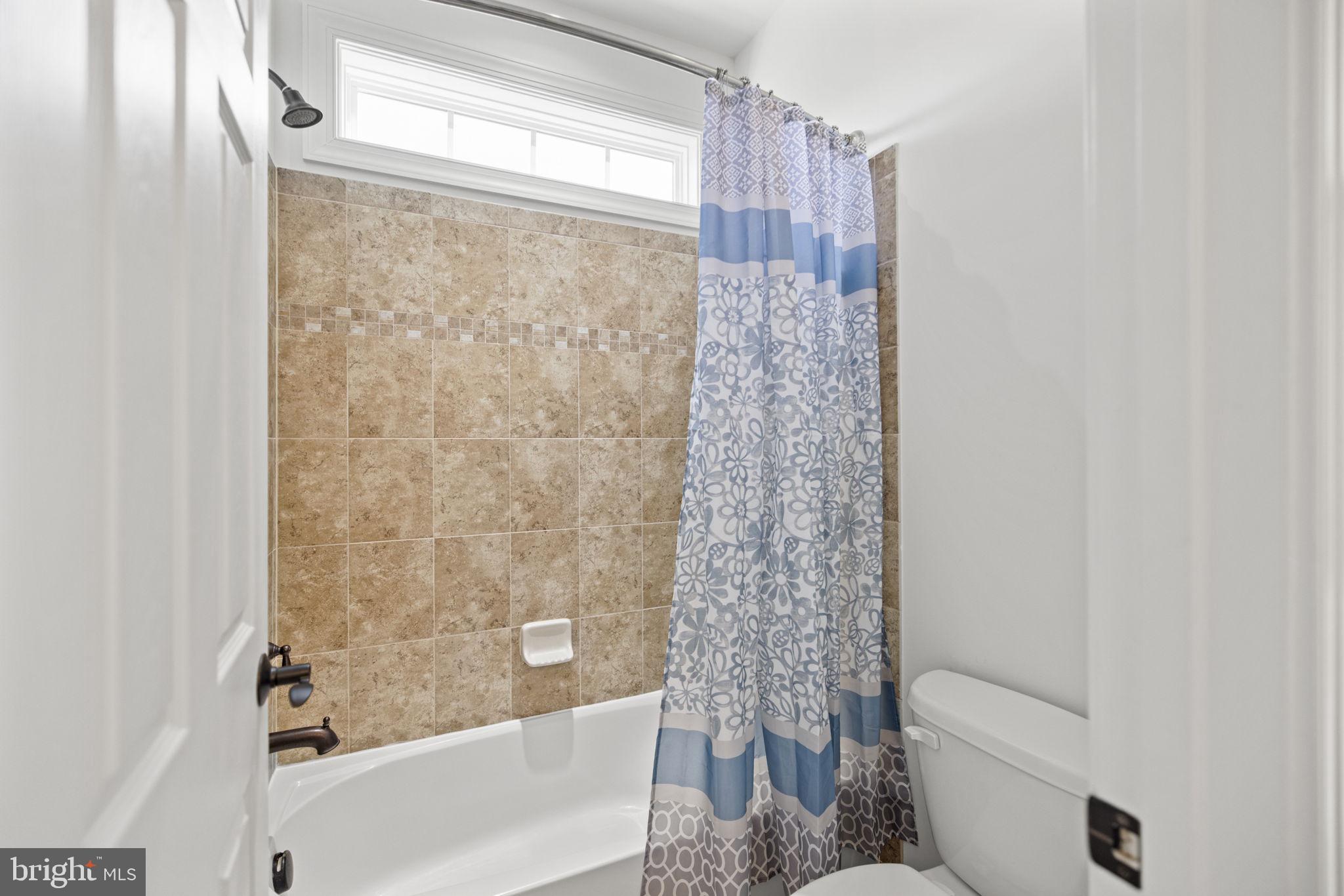 18006 Bliss Drive Poolesville, MD 20837 - Photo 37 of 62 Jack & Jill Bath