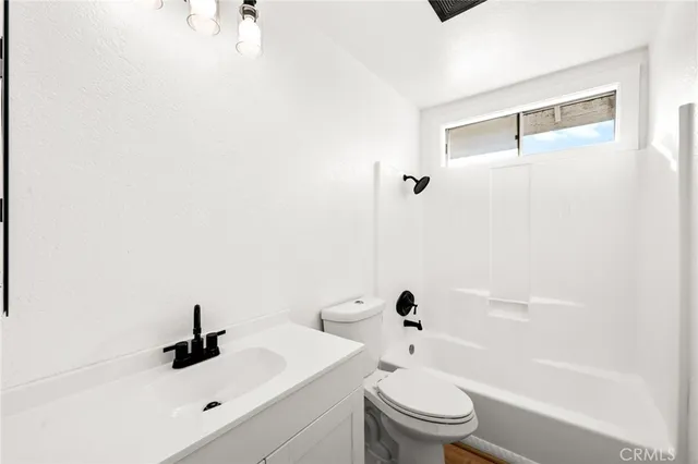 $3,250 | 22473 Canyon Lake Drive South, Canyon Lake, CA 92587