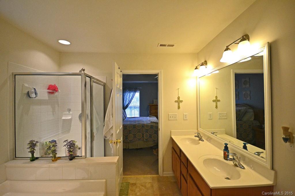 11401 Winget Pond Road Charlotte, NC 28278 - Photo 12 of 17 Gallery Image 12