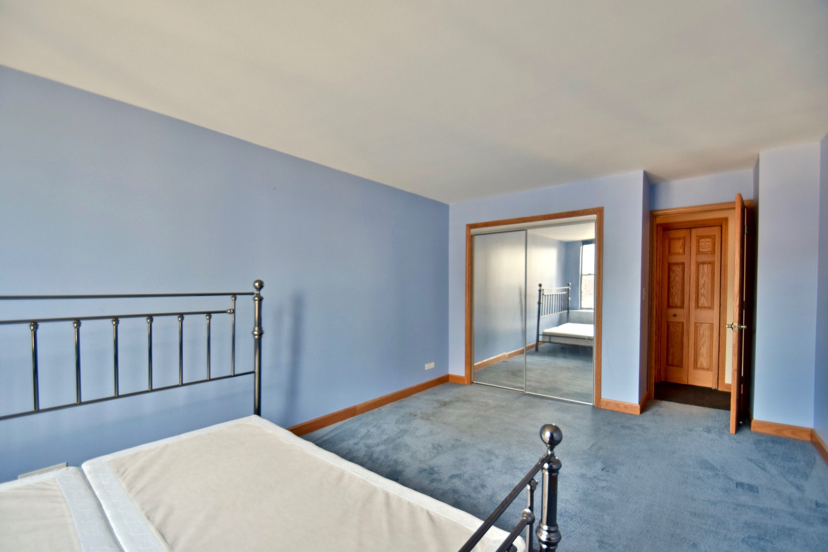 400 East Randolph Street, Unit 3326 Chicago, IL 60601 - Photo 8 of 19 a bedroom with furniture and window
