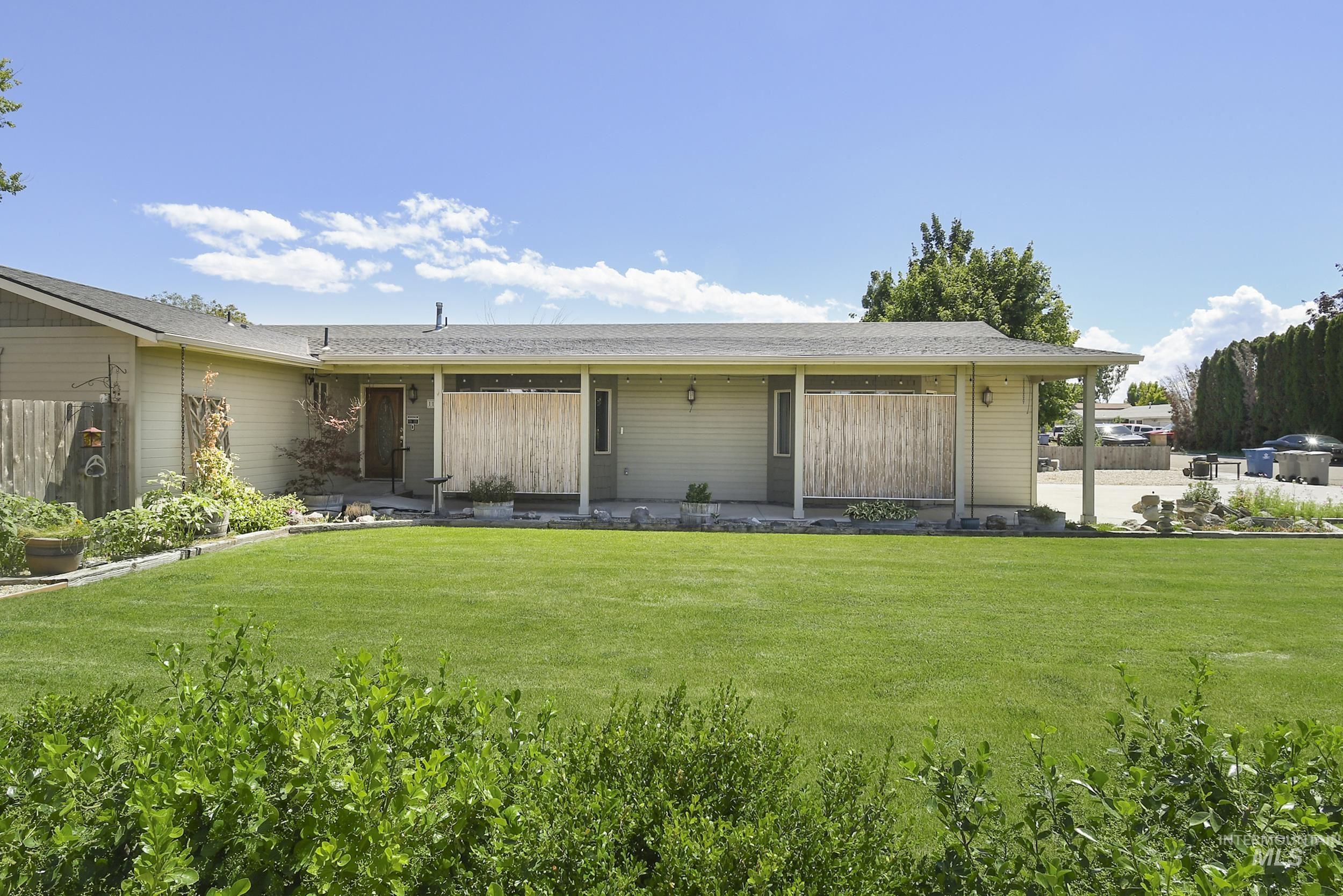 1108 East Ustick Road Caldwell, ID 83607 - Photo 3 of 30 Expansive front yard featuring a manicured lawn