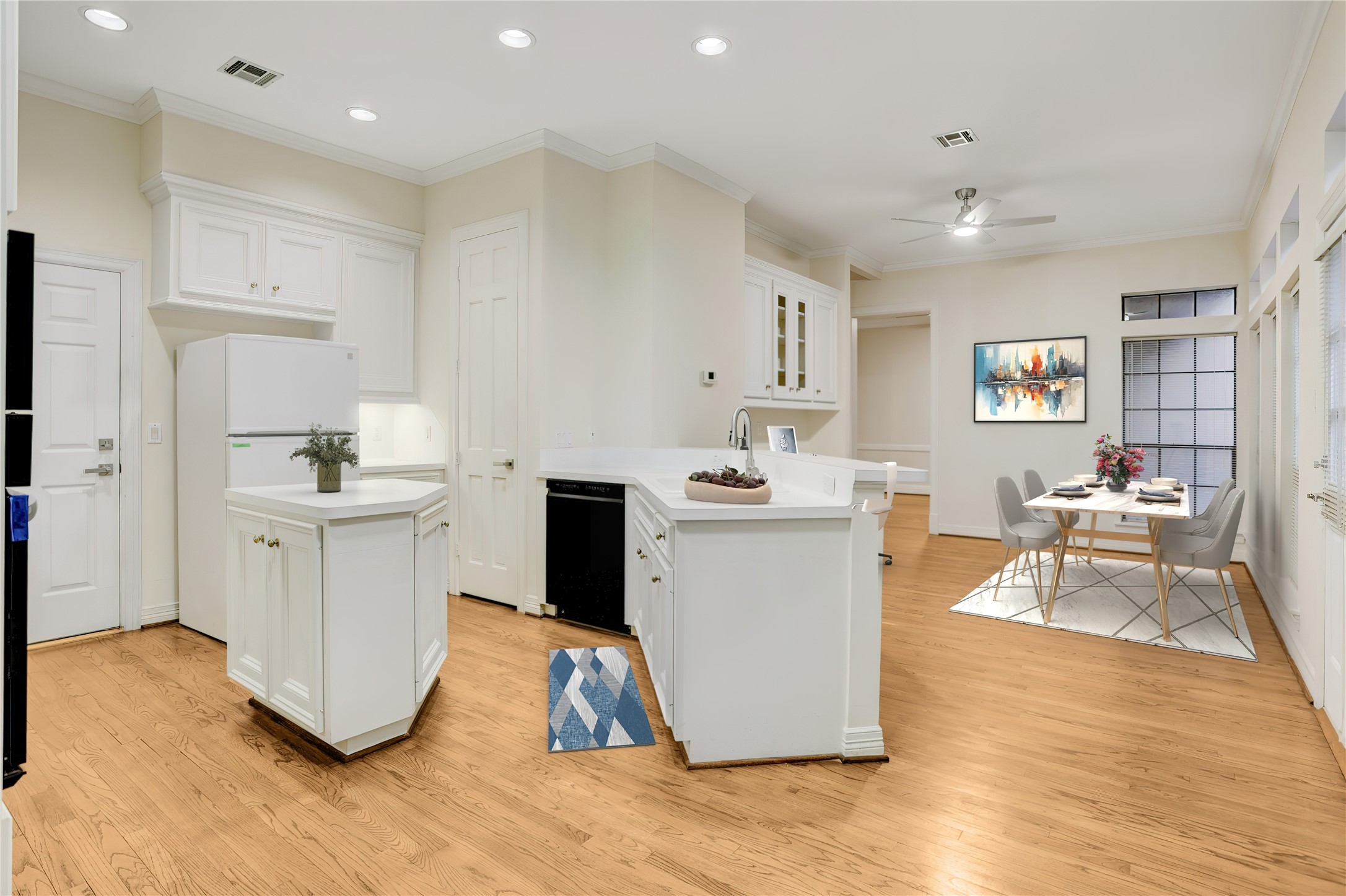 2004 Nantucket Drive, Unit C Houston, TX 77057 - Photo 21 of 40 Virtually Staged Kitchen/Breakfast Area