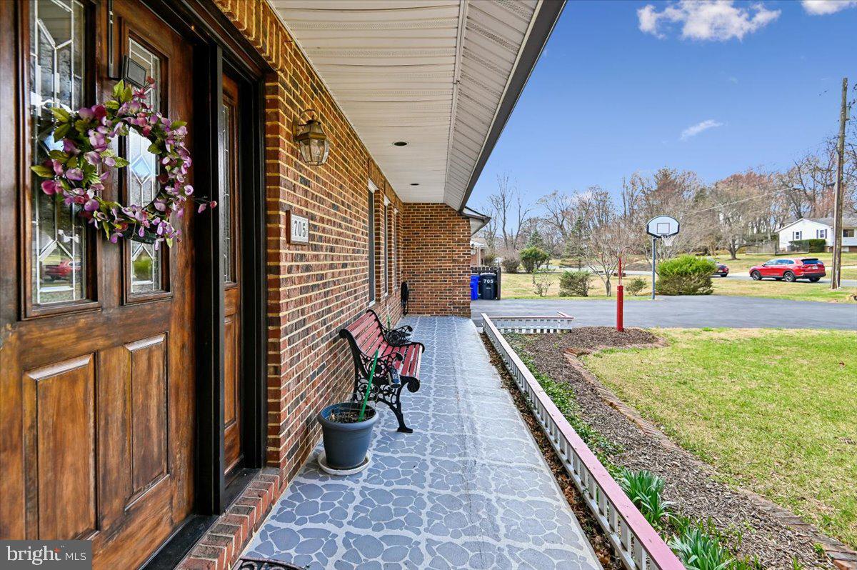 705 Marshall Manor Drive Silver Spring, MD 20905 - Photo 4 of 54