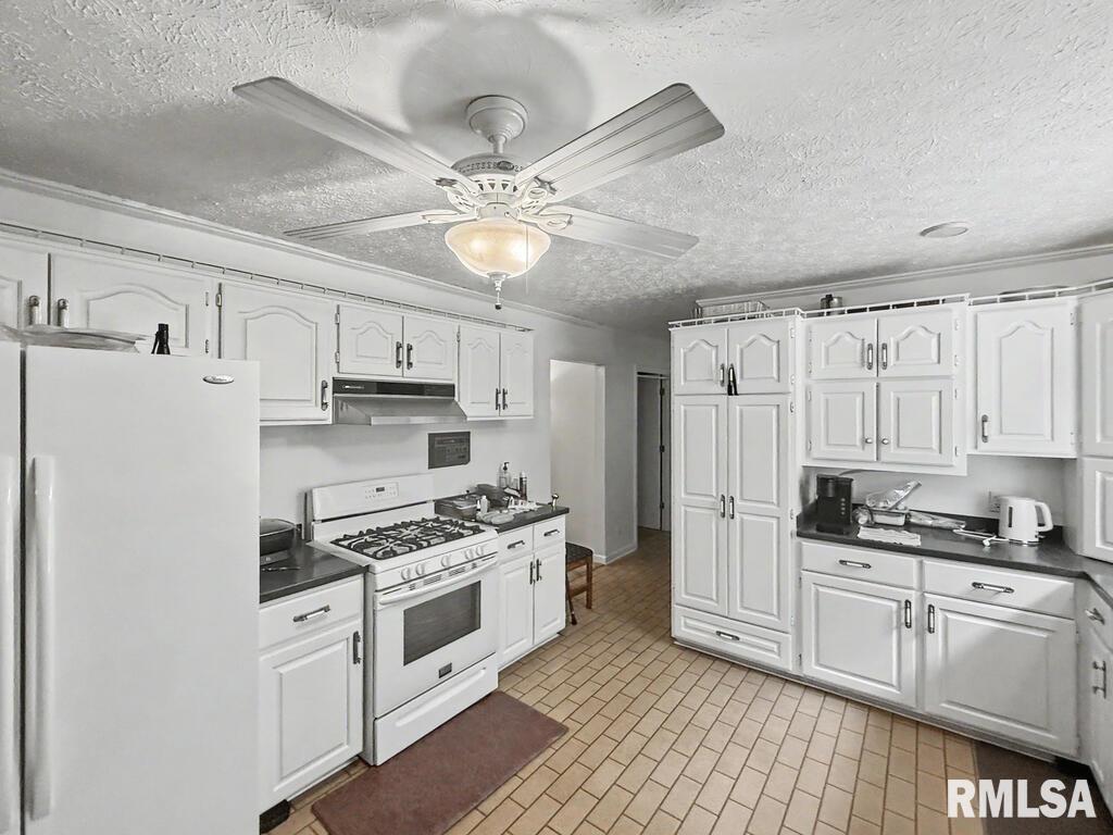 206 Bryant Road Harrisburg, IL 62946 - Photo 4 of 23