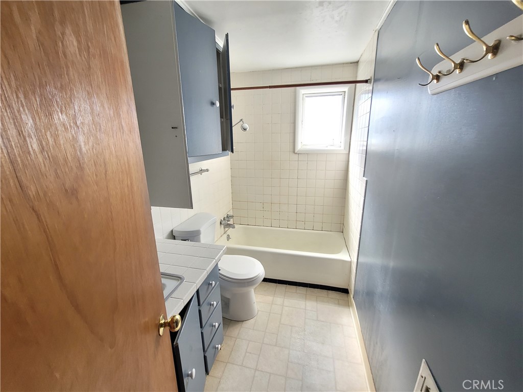 1313 Jackson Street Red Bluff, CA 96080 - Photo 26 of 52 cottage bathroom