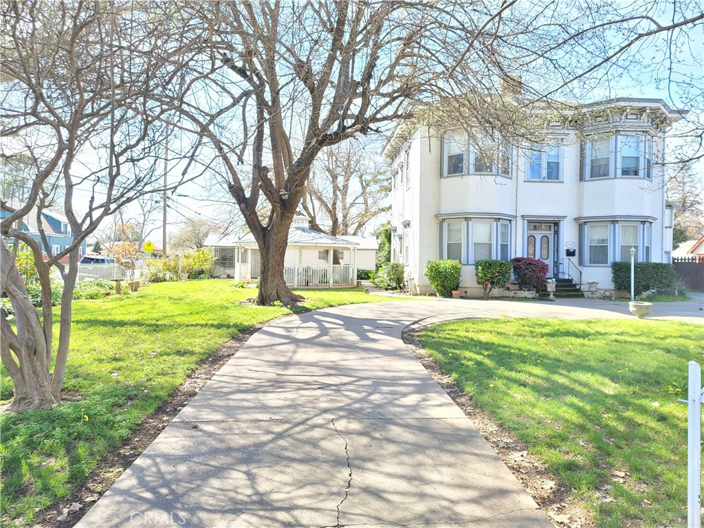 1313 Jackson Street Red Bluff, CA 96080 - Photo 5 of 52 U-Shaped Driveway