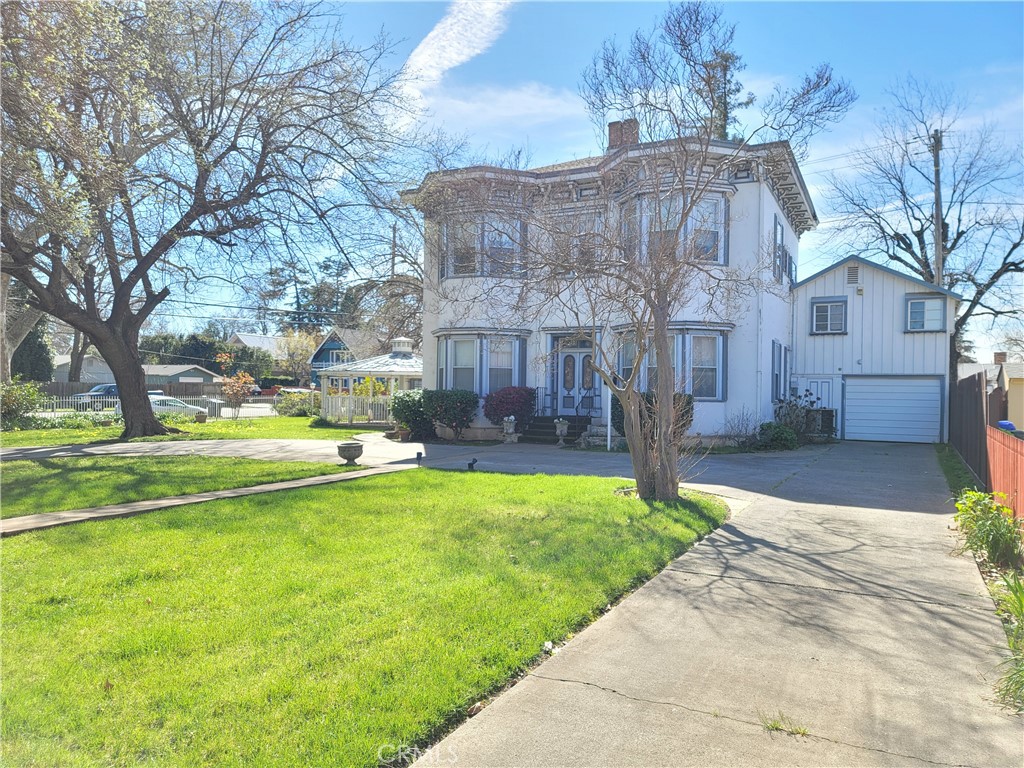 1313 Jackson Street Red Bluff, CA 96080 - Photo 6 of 52 front lawn