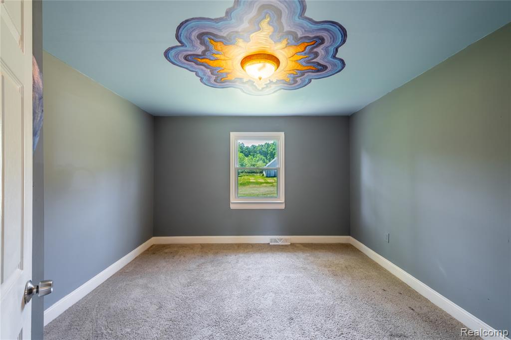 12238 Jennings Road Linden, MI 48451 - Photo 7 of 33