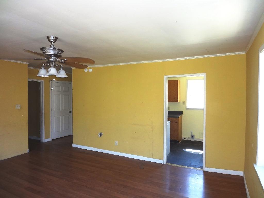 231 Alhambra Road Oak Ridge, TN 37830 - Photo 11 of 11 LR other side.JPG