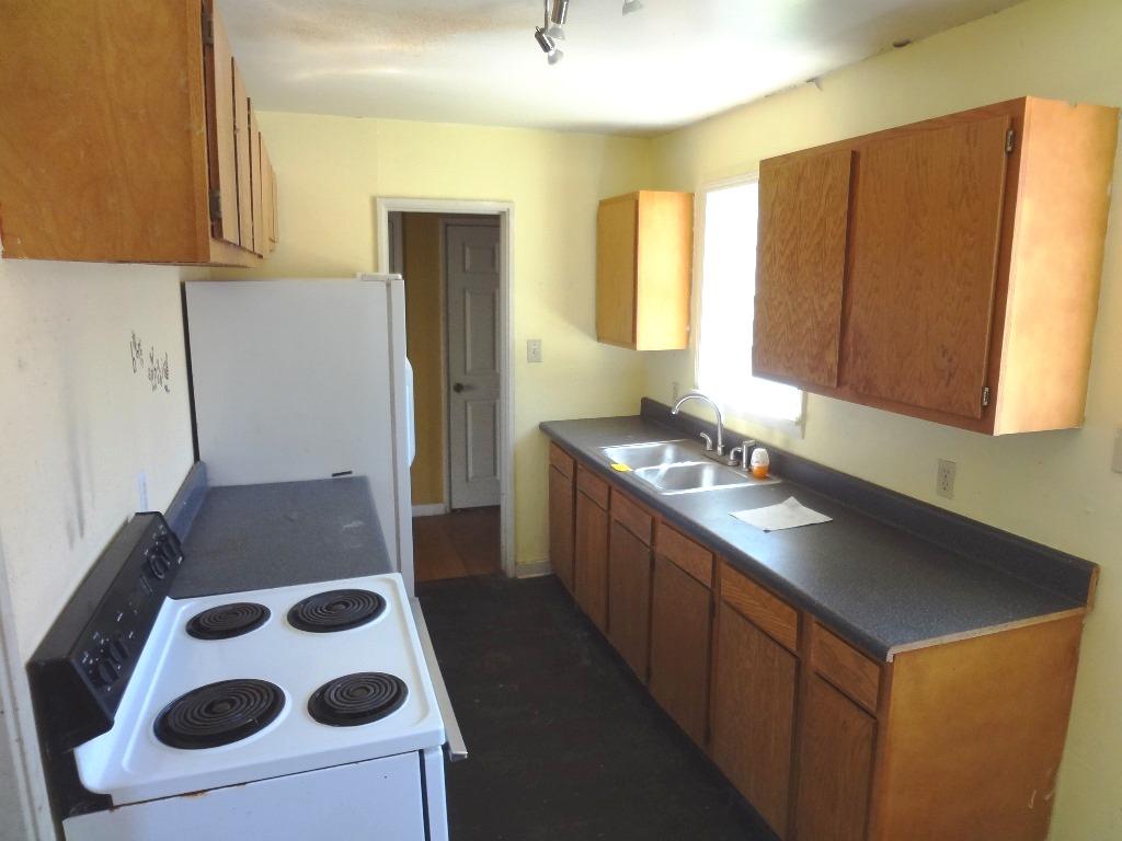 231 Alhambra Road Oak Ridge, TN 37830 - Photo 6 of 11 kitchen.JPG
