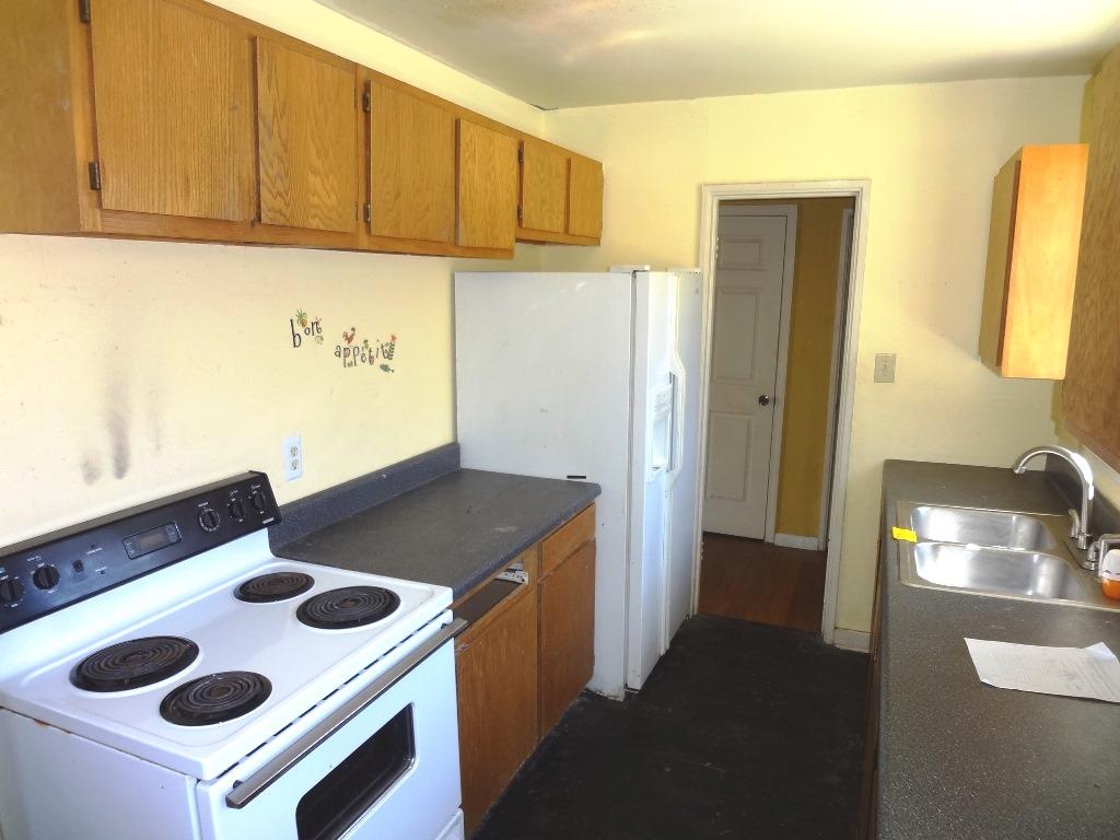 231 Alhambra Road Oak Ridge, TN 37830 - Photo 10 of 11 kitchen1.JPG