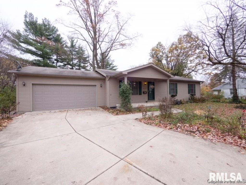 237 Circle Drive Springfield, IL 62703 - Photo 1 of 27