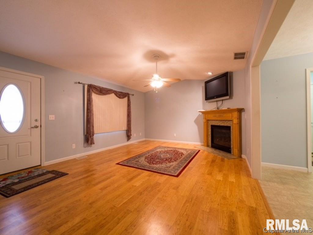 237 Circle Drive Springfield, IL 62703 - Photo 2 of 27